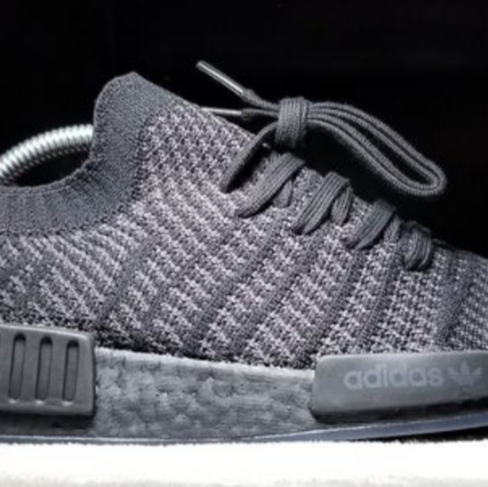 adidas nmd_r1 Size 9.5